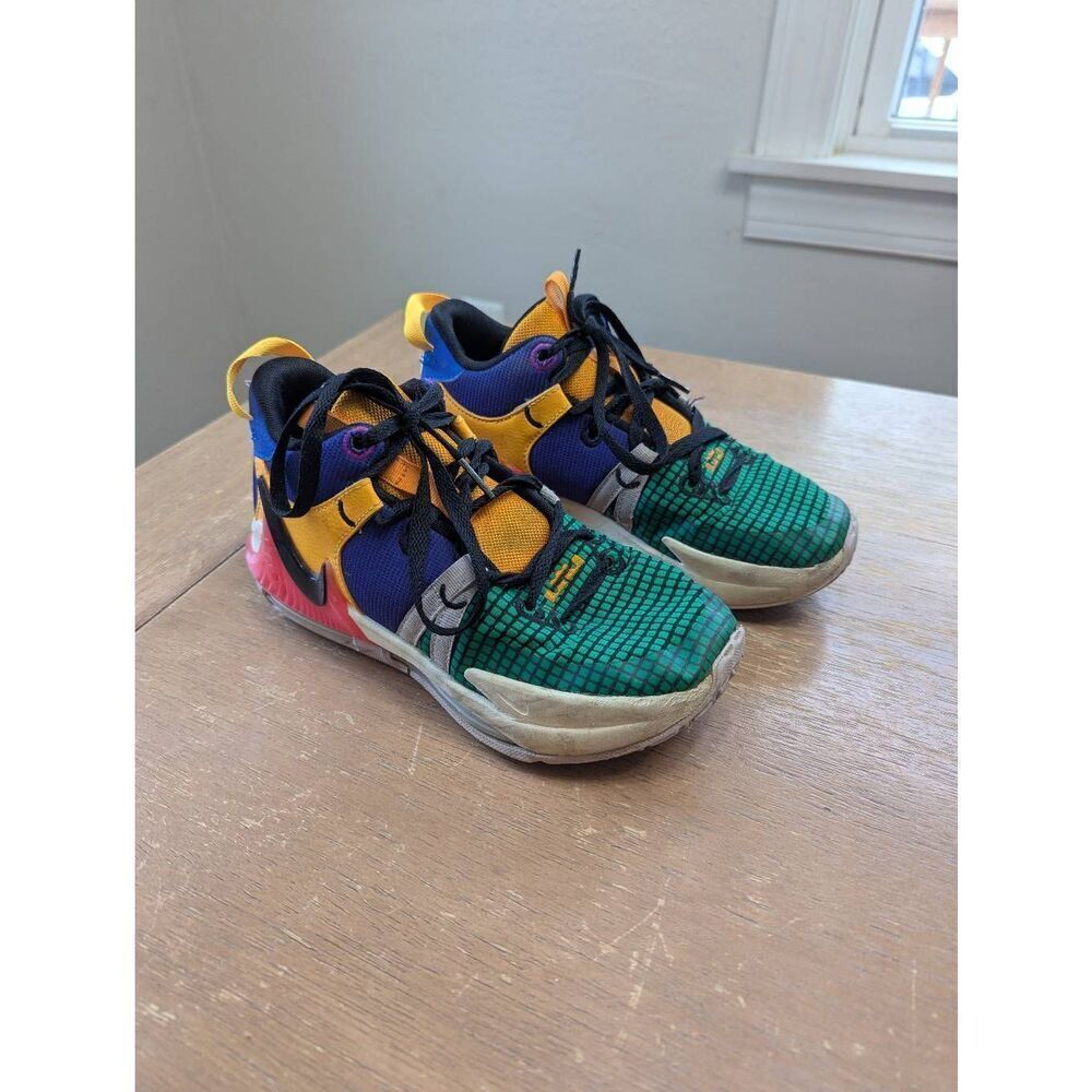 Nike LeBron Witness VII Sneakers‎ Big Kid's size 4.5Y green colorful basketball